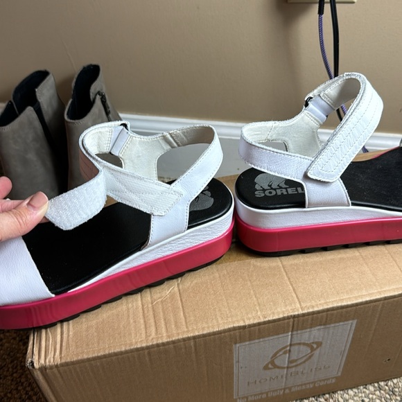 NWOT • Sorel • Cameron™ Flatform Sandal • 🖤🩷🤍 White/Punch Pink 🤍🩷🖤 • 8.5 - Picture 11 of 15